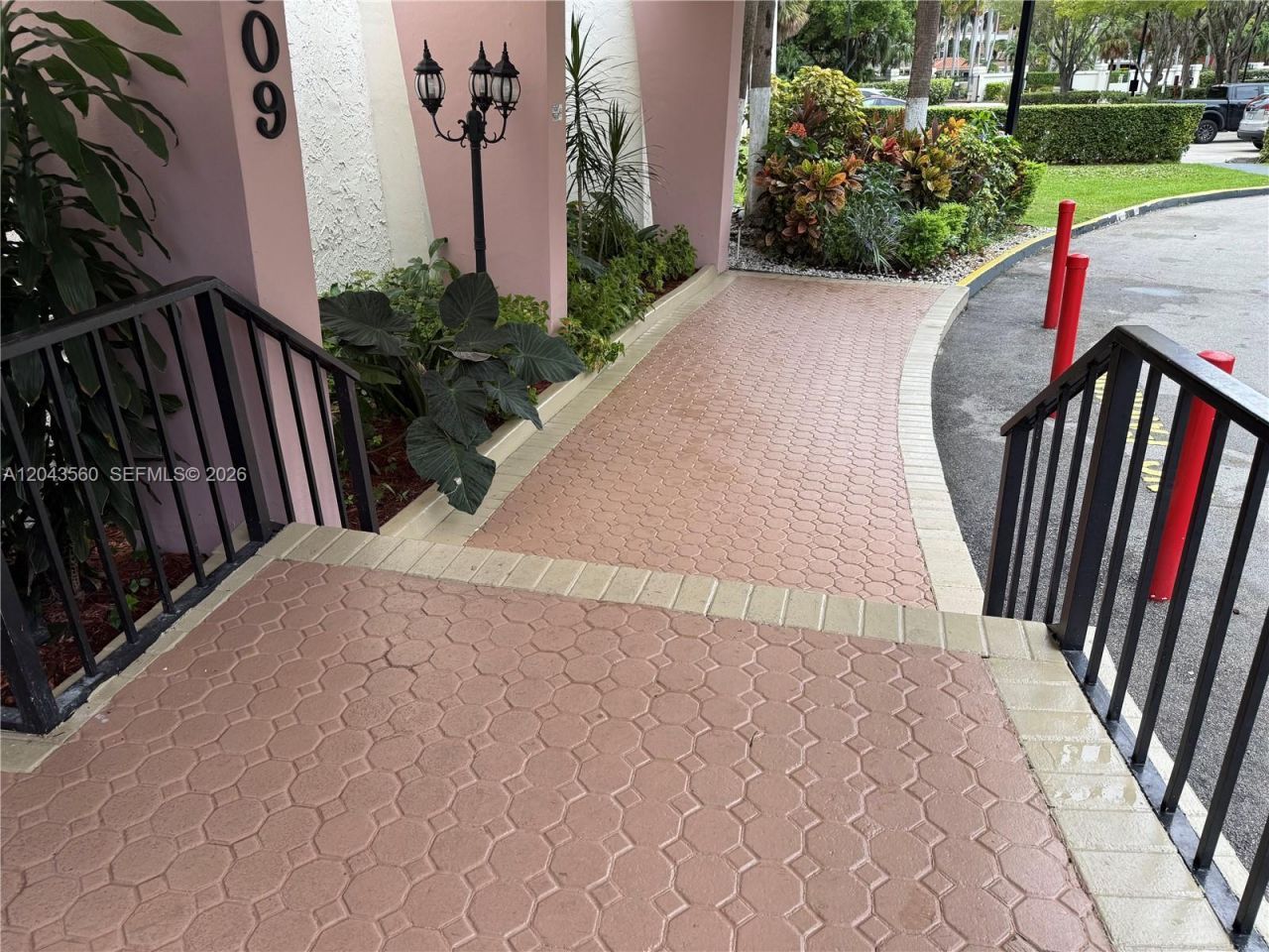 16909 N Bay Rd , Unit 508, Sunny Isles Beach, FL 33160 Photo