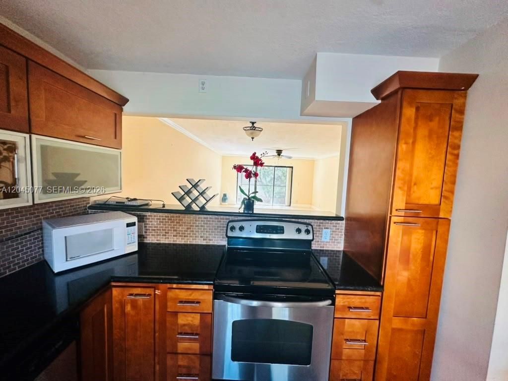 197 Lakeview Dr , Unit 105, Weston, FL 33326 Photo