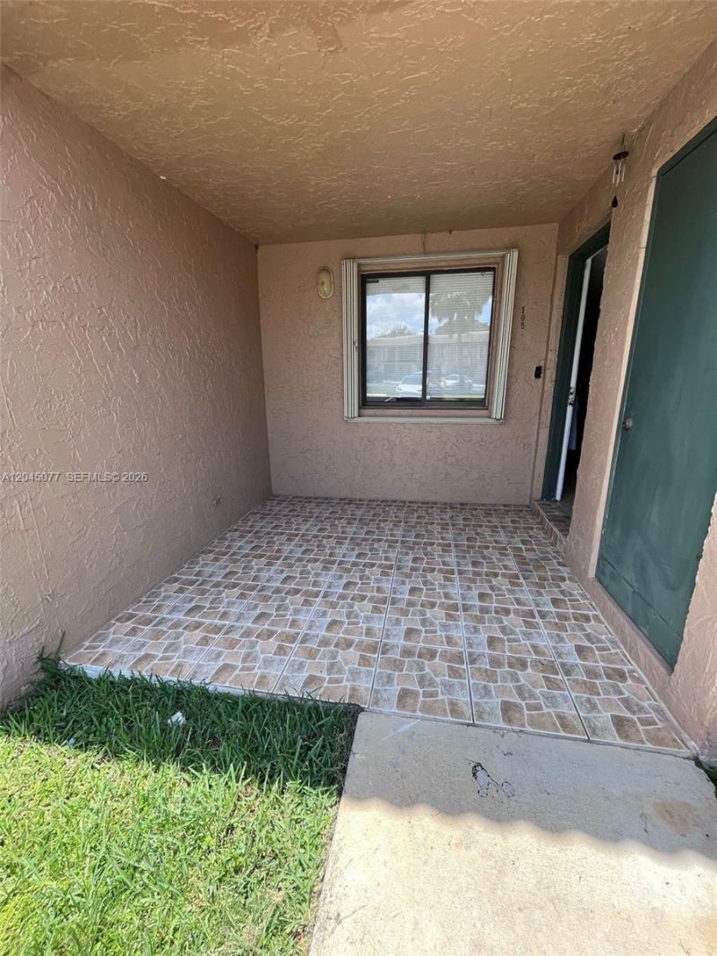 197 Lakeview Dr , Unit 105, Weston, FL 33326 Photo