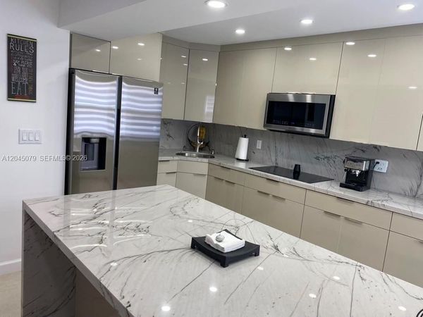 1560 W 46th St , Unit 228, Hialeah, FL 33012