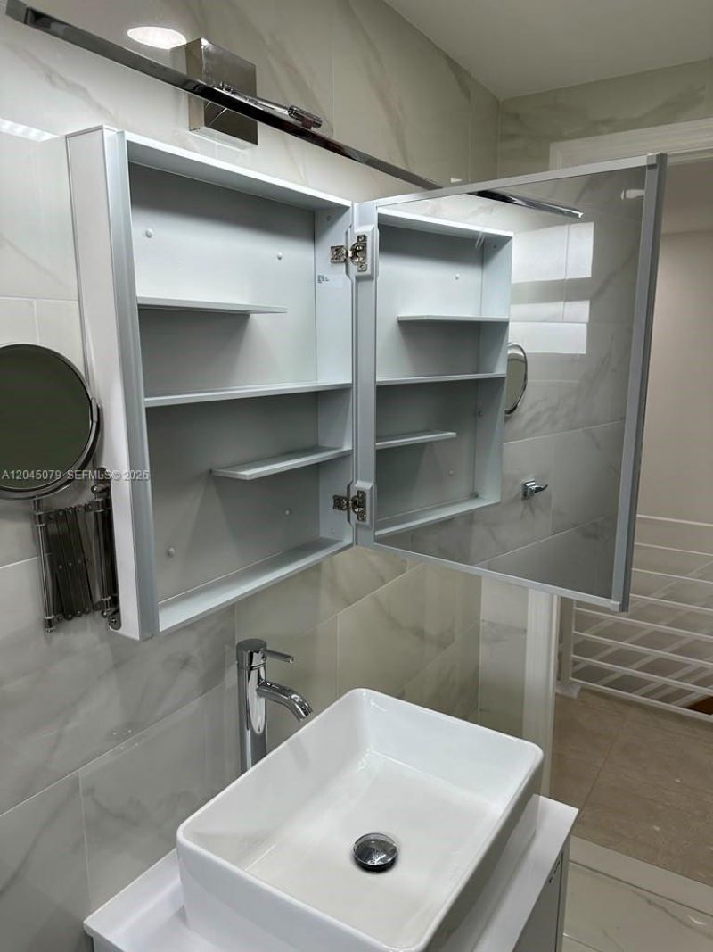 1560 W 46th St , Unit 228, Hialeah, FL 33012 Photo