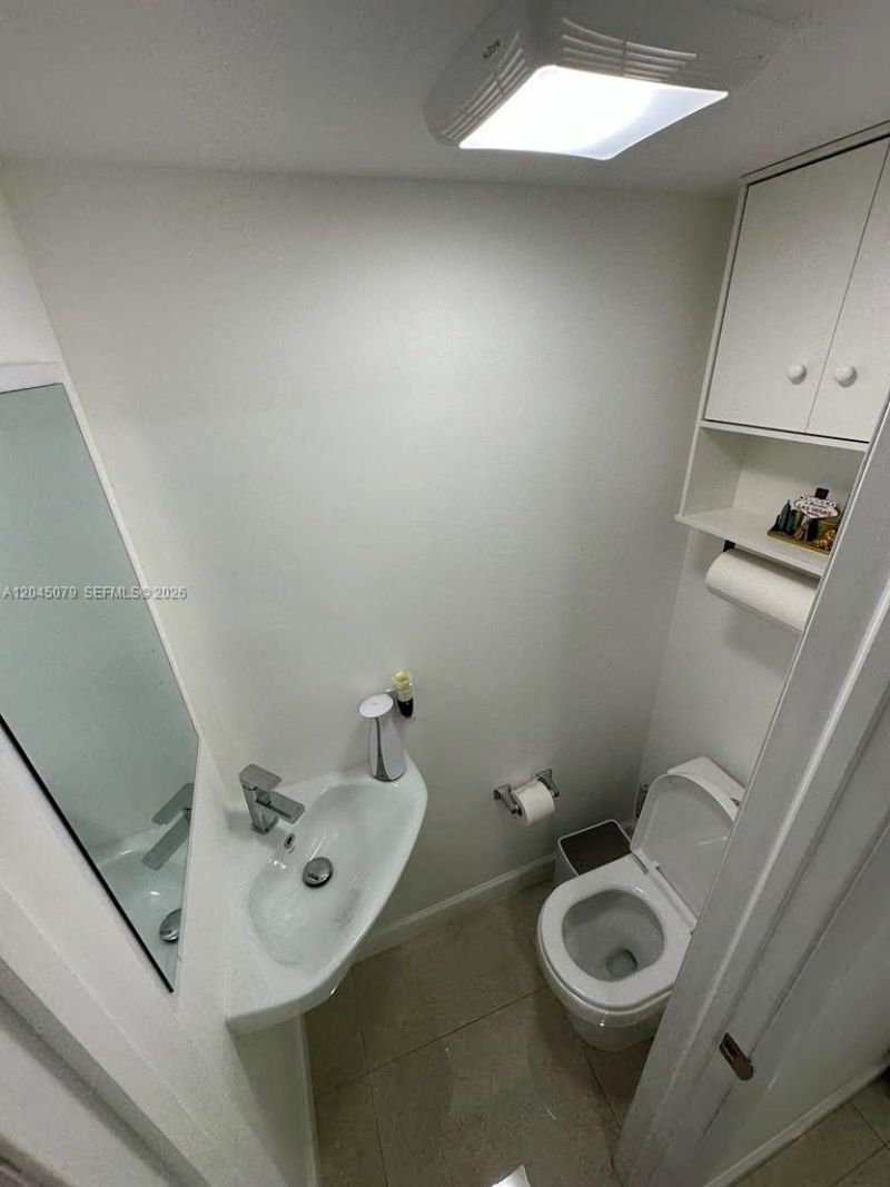 1560 W 46th St , Unit 228, Hialeah, FL 33012 Photo