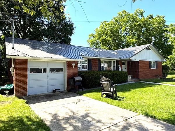 818 15th, Marlinton, WV 24954