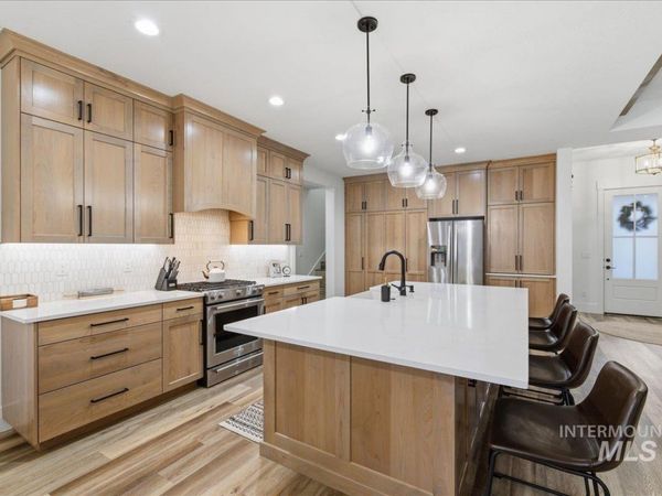 2590 E Mcintosh Ct, Emmett, ID 83617