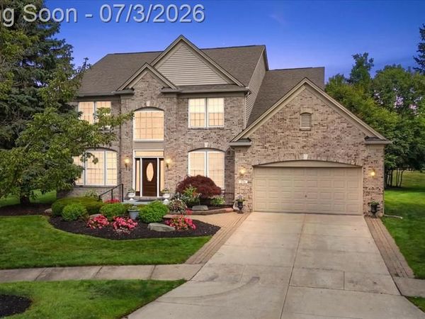 376 Bracken Court, Troy, MI 48098