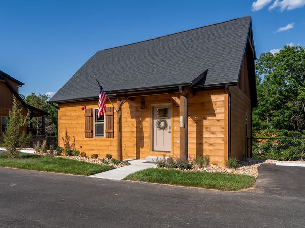 335 Mark Twain, Hollister, MO 65672