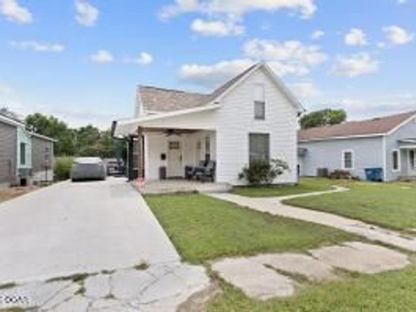 1004 Oak Street , Carthage, MO 64836