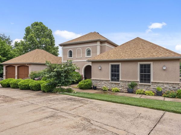 135 N Tuscany Drive , Hollister, MO 65672