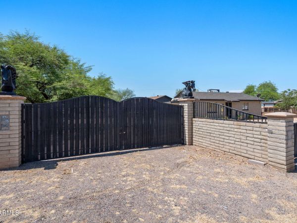 2939 E ANGELA Drive, Phoenix, AZ 85032