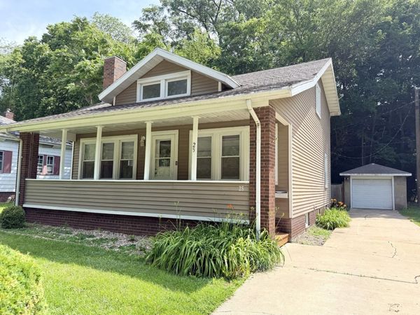 25 Westclox Avenue , Peru, IL 61354