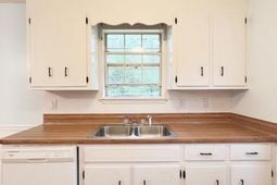 104 Stephen Court photo 4