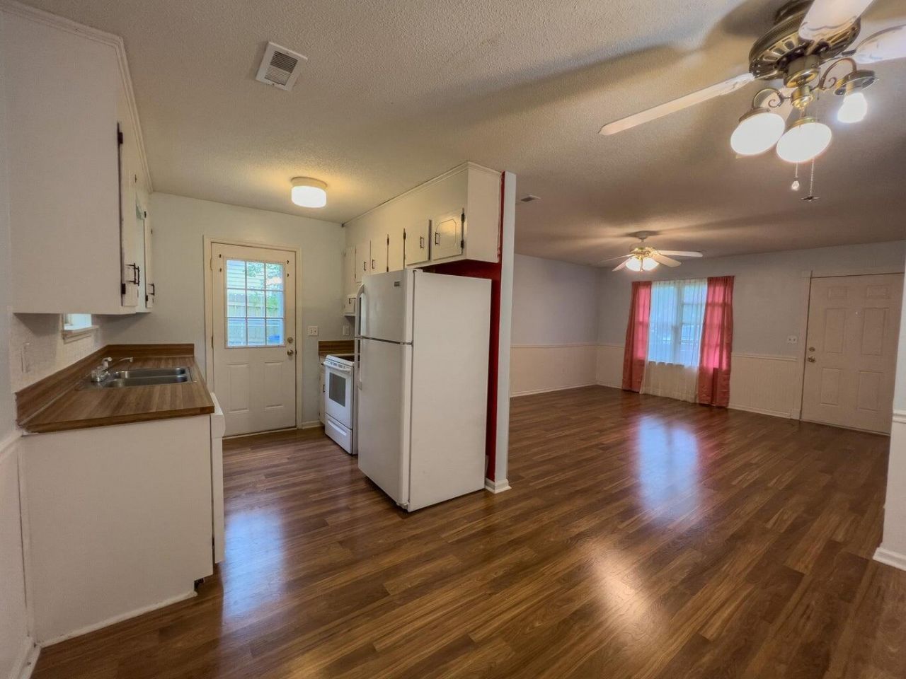 104 Stephen Court Photo 4