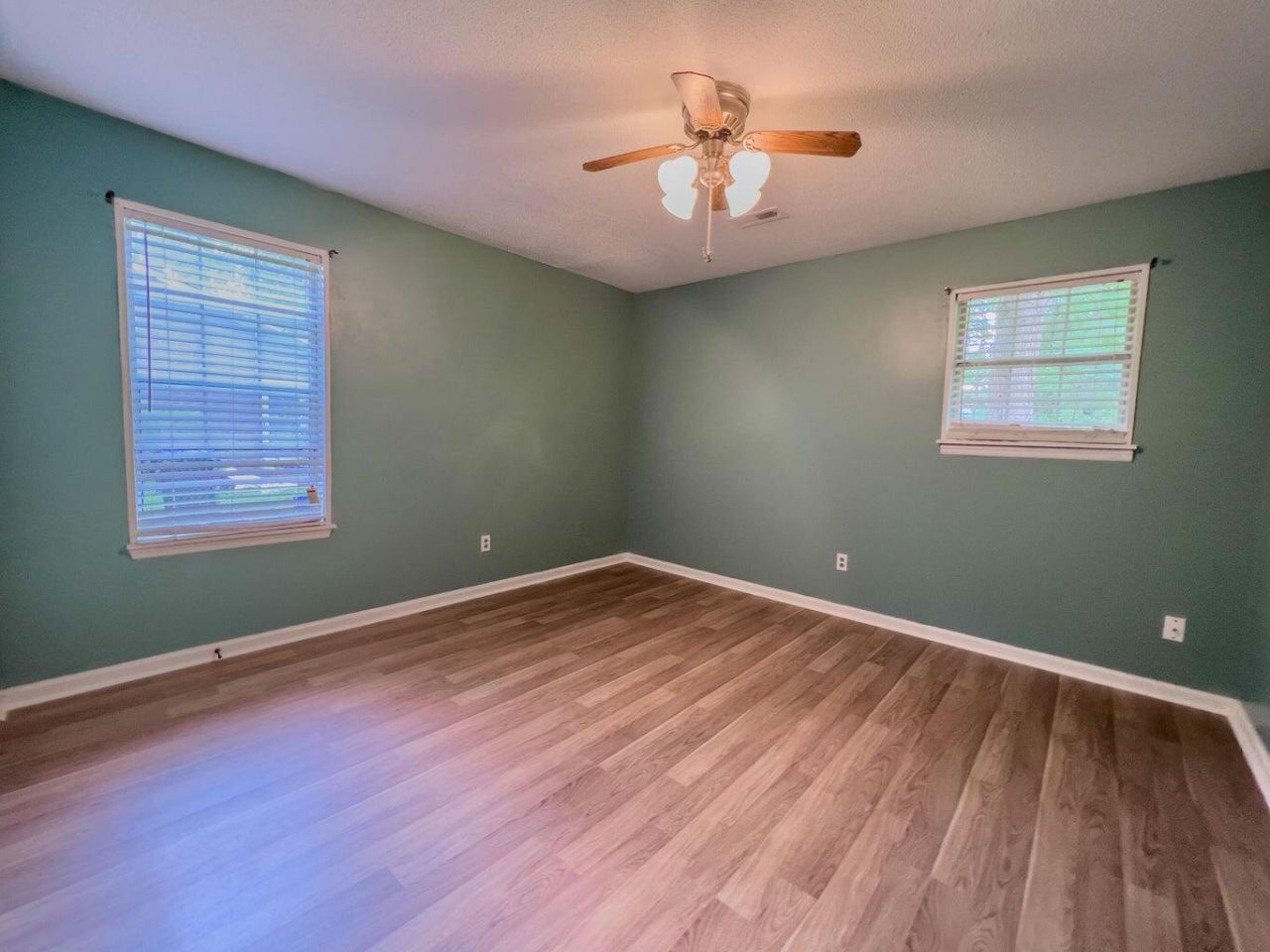 104 Stephen Court Photo 6