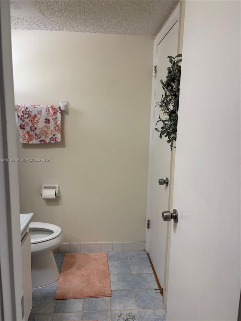 9340 Lagoon Pl , Unit 202, Davie, FL 33324 Photo