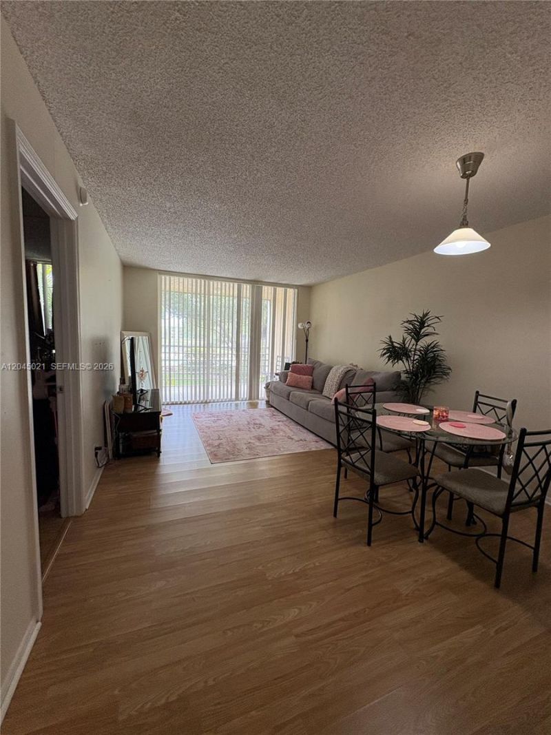 9340 Lagoon Pl , Unit 202, Davie, FL 33324 Photo