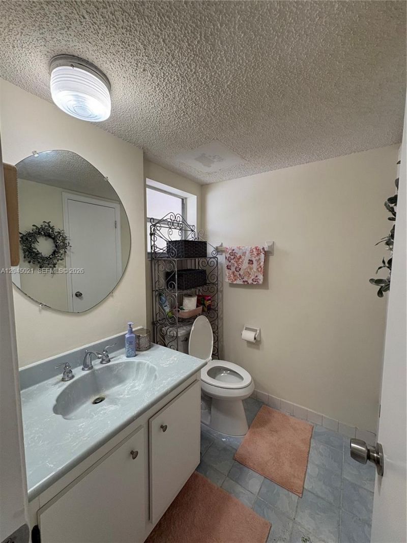 9340 Lagoon Pl , Unit 202, Davie, FL 33324 Photo
