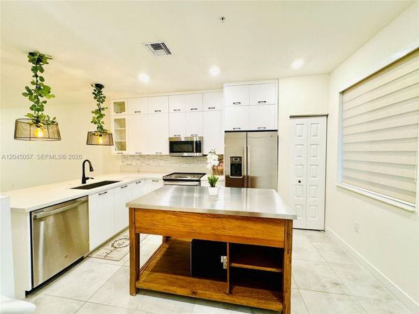 10295 NW 64th Ter , Unit 104, Doral, FL 33178