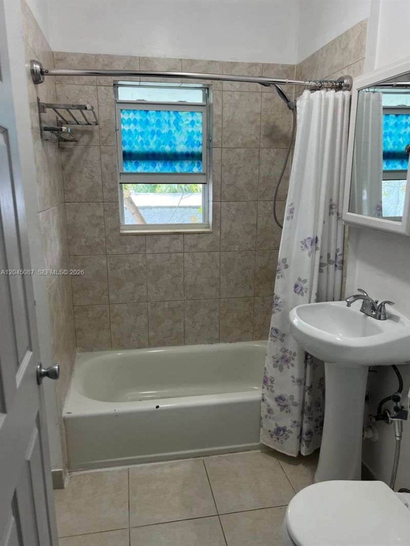 1322 SW 7th St , Unit 8, Miami, FL 33135 Photo