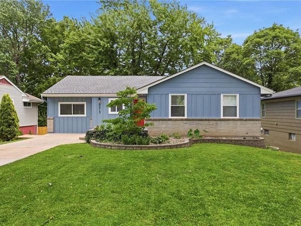 8213 Kenwood Avenue, Kansas City, MO 64131