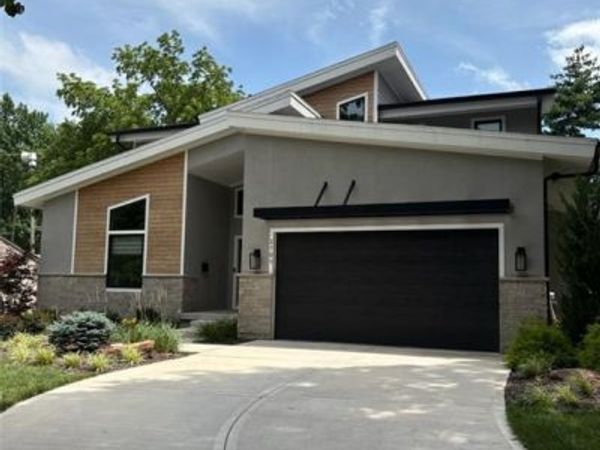 2705 W 74th Street, Prairie Village, KS 66208