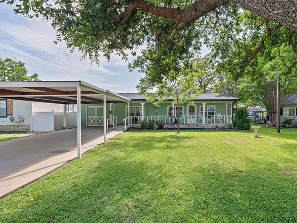 4517 Wildwood Circle, Granbury, TX 76049