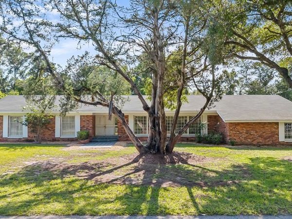 214 SE 2nd St, Chiefland, FL 32626