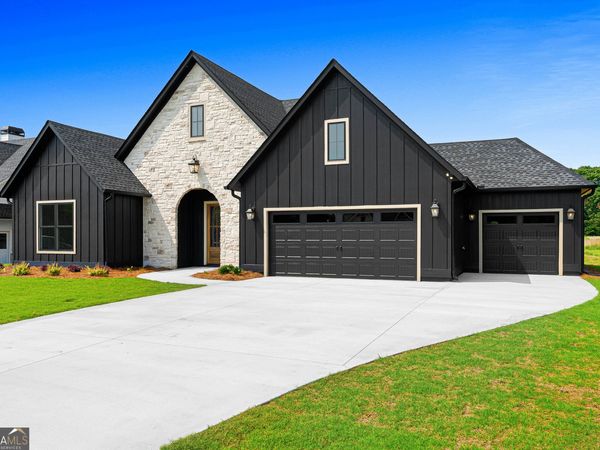 28 South Pointe Drive, Hartwell, GA 30643