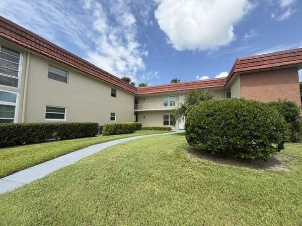 16 Vista Palm Lane, Unit 105, Vero Beach, FL 32962
