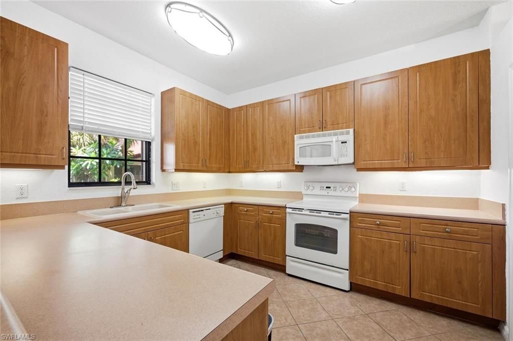 7631 Bristol Cir, Naples, FL 34120 Photo