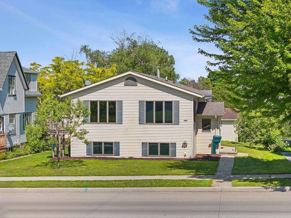 2009 S 10TH STREET, Manitowoc, WI 54220