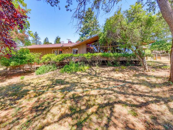 502 Vista Park Drive, Eagle Point, OR 97524