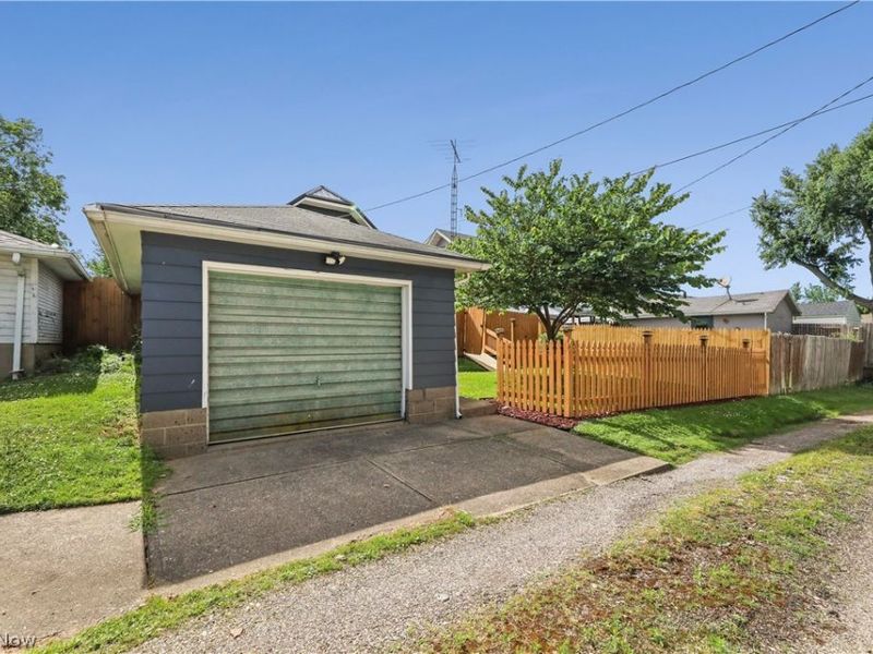 2128 S Freedom Avenue, Alliance, OH 44601 Photo 5