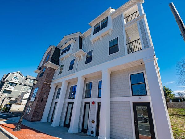 1100 New York Avenue , Unit 205, Huntington Station, NY 11746