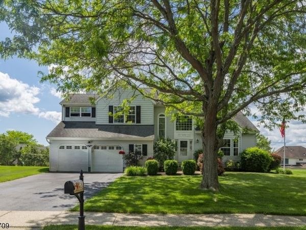 6 Snead Ct, Mount Olive, NJ 07836