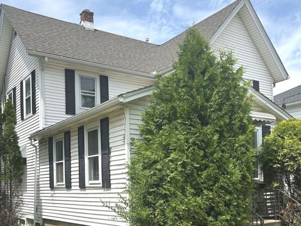 992 Main Street , Antioch, IL 60002