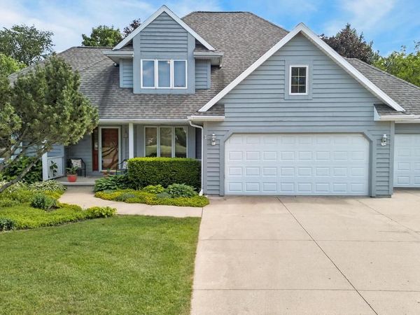 109 OLD ORCHARD LANE, Neenah, WI 54956