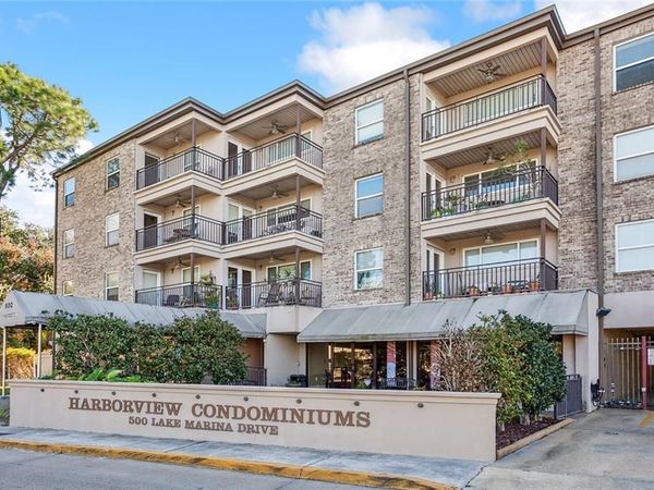 500 LAKE MARINA Drive, Unit 207, New Orleans, LA 70124