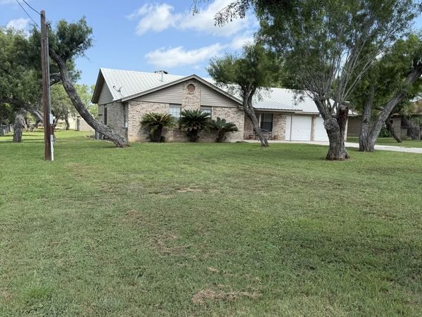 2723 TRIPLE TREE DR, San Antonio, TX 78263