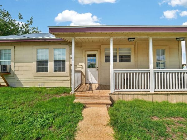 3021 County Road 467, Devine, TX 78016