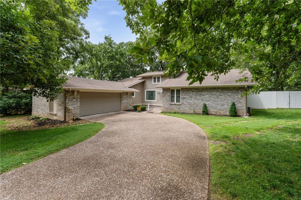 2520 E Gentle Oaks Lane, Fayetteville, AR 72703 Main Photo
