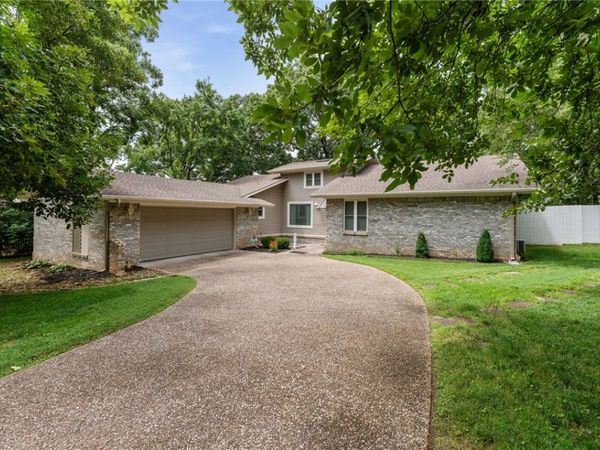 2520 E Gentle Oaks Lane , Fayetteville, AR 72703