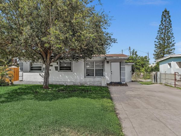 2743 NW 2nd Street, Boynton Beach, FL 33435