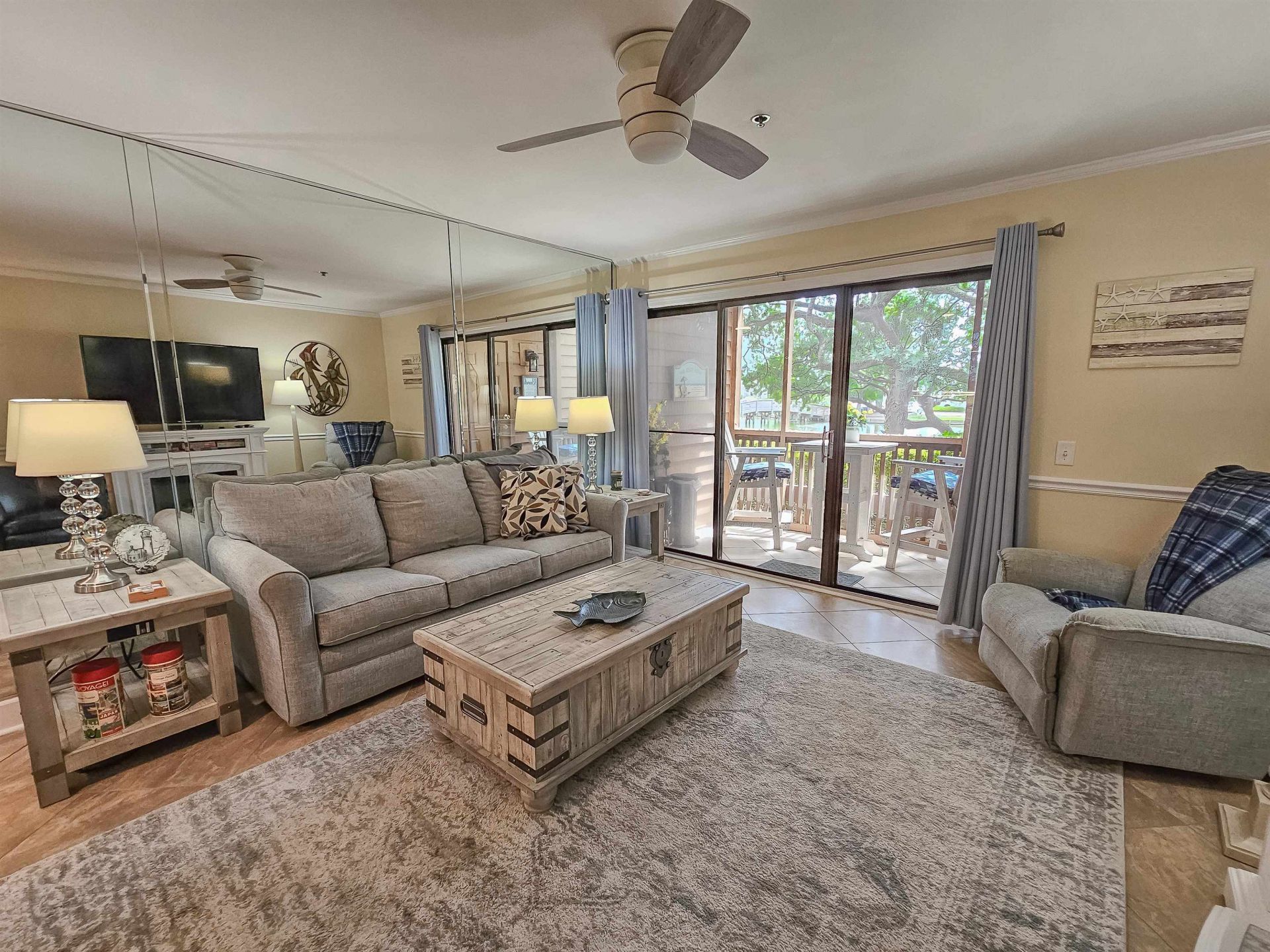 410 Melrose Pl.  Photo 15