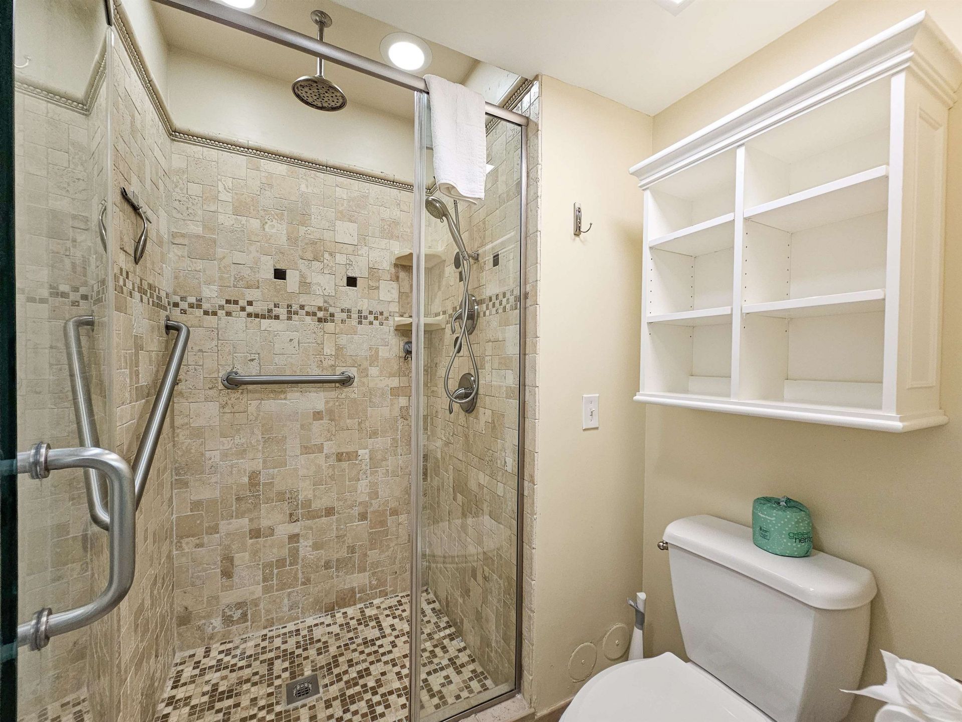 410 Melrose Pl.  Photo 29