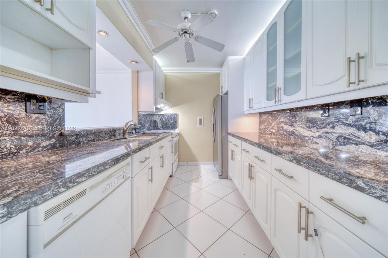5401 Collins Ave , Unit 1135, Miami Beach, FL 33140 Photo