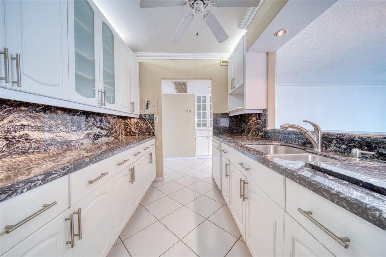 5401 Collins Ave , Unit 1135, Miami Beach, FL 33140 Photo