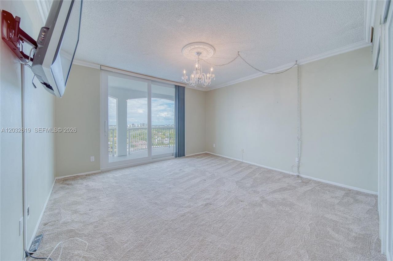 5401 Collins Ave , Unit 1135, Miami Beach, FL 33140 Photo