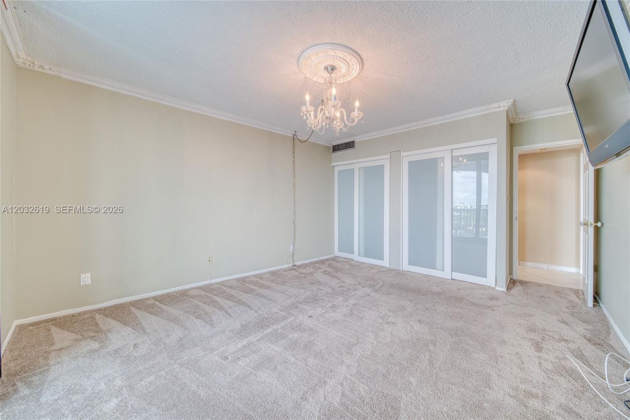 5401 Collins Ave , Unit 1135, Miami Beach, FL 33140 Photo