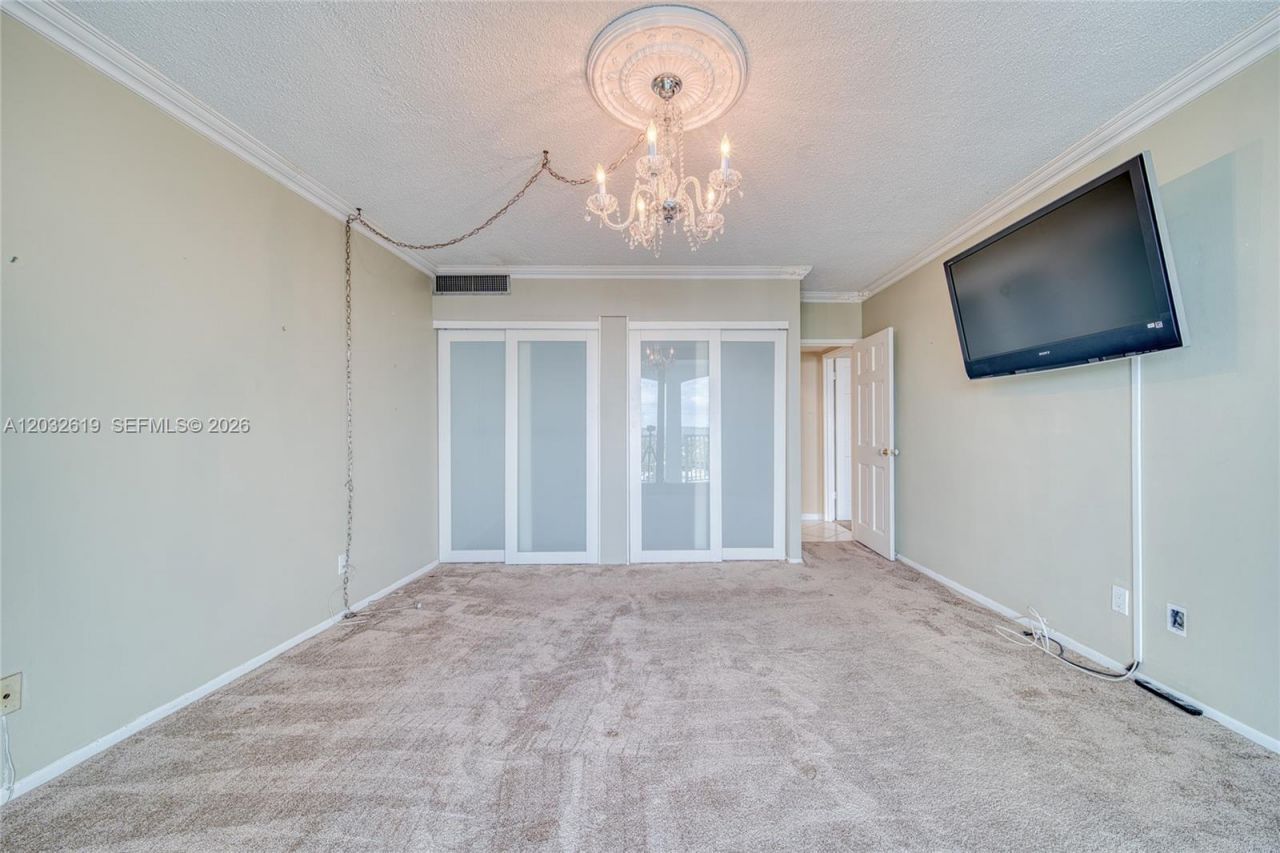 5401 Collins Ave , Unit 1135, Miami Beach, FL 33140 Photo