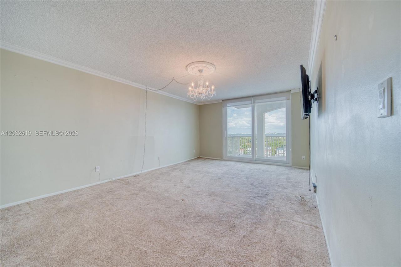 5401 Collins Ave , Unit 1135, Miami Beach, FL 33140 Photo